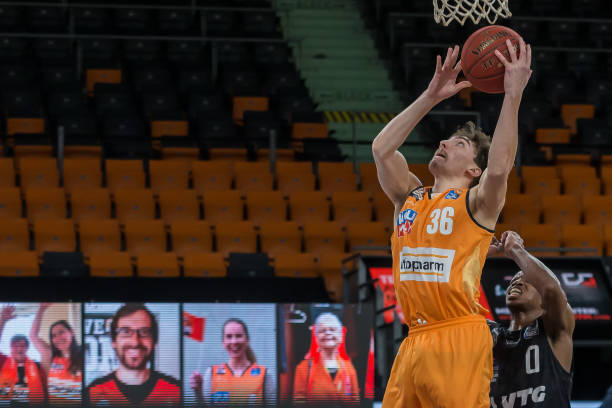 创造出有利 创造出有利